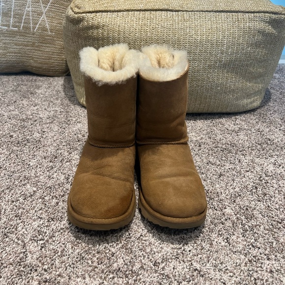 UGG Bailey Bow 11 women’s size 6 - Picture 3 of 12